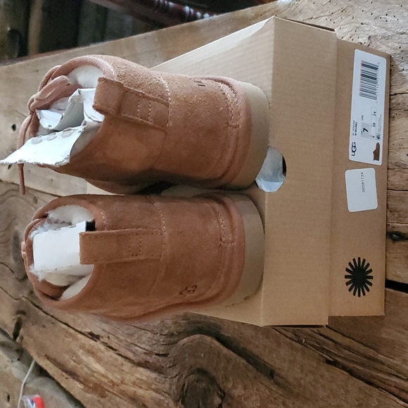 UGG Shoes - UGG Neumel boots